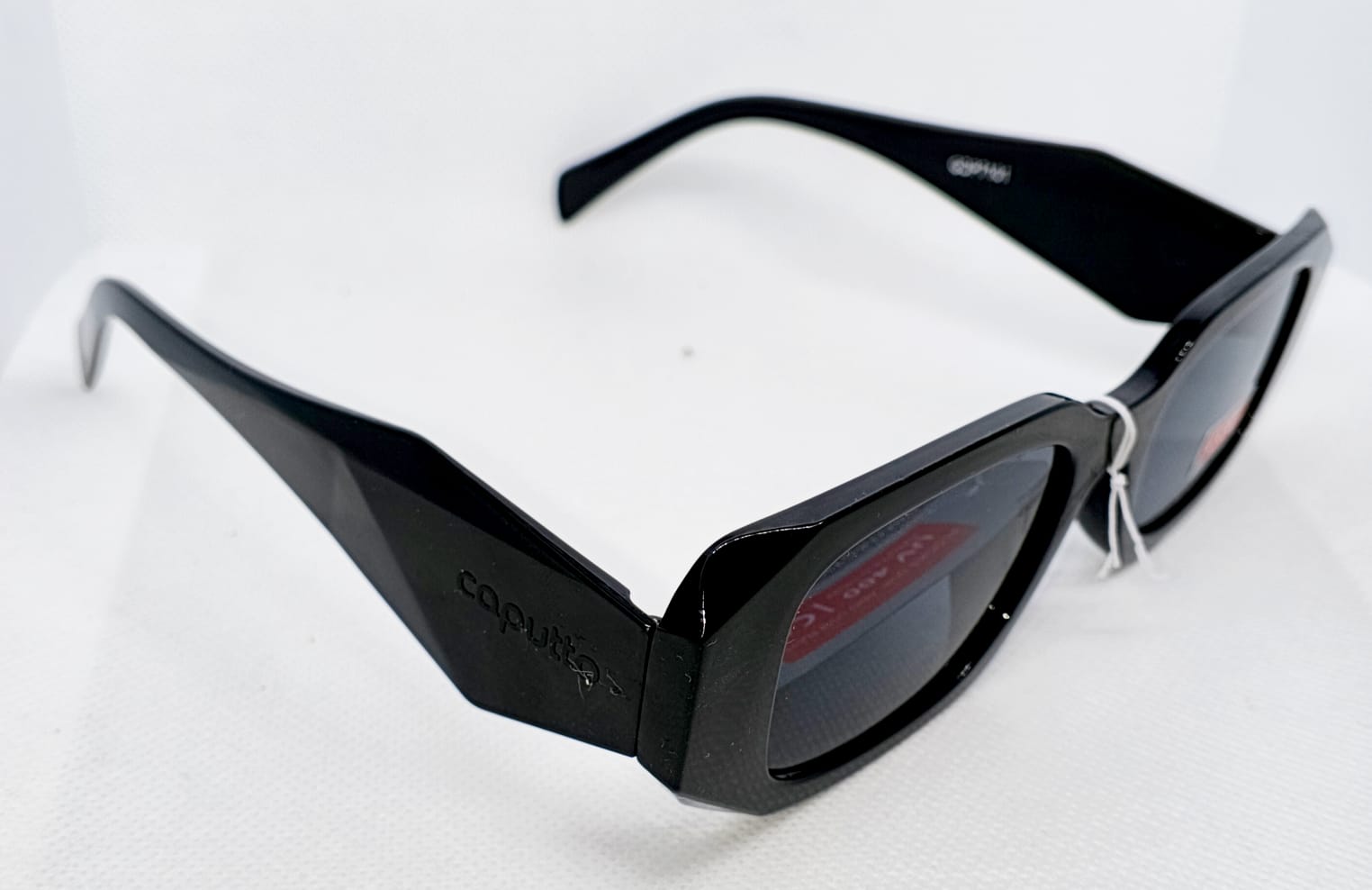 Caputto – Onyx Hex Shield